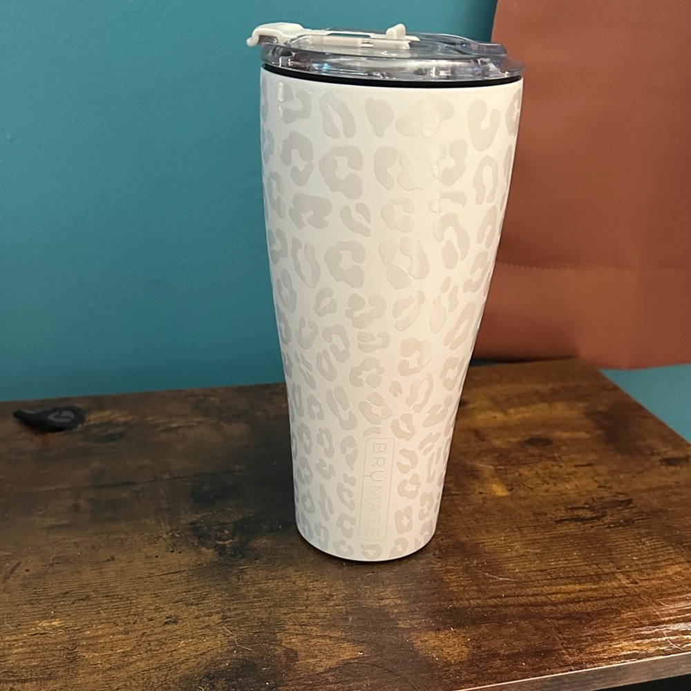 BrüMate Nav 32oz White Leopard Print Tumbler